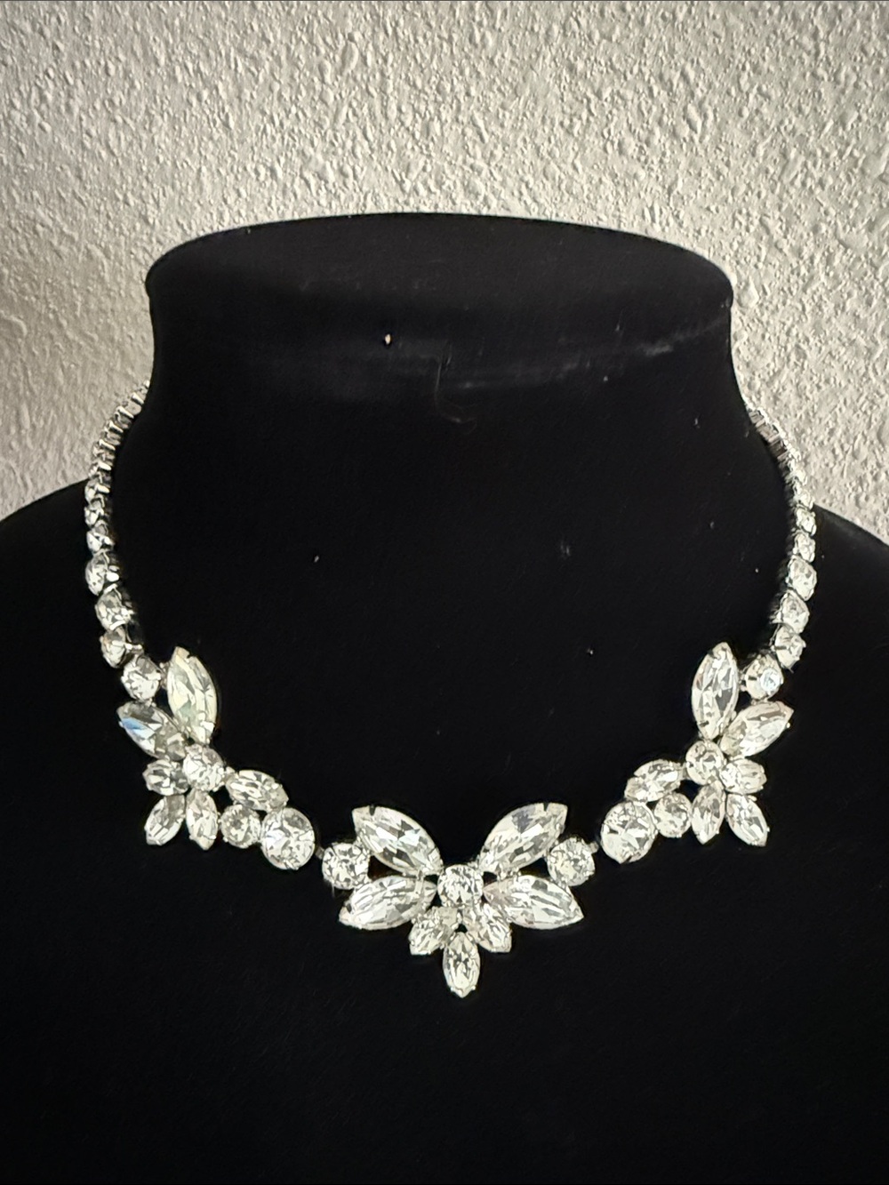 Vintage Clear Crystal Floral Statement Necklace - Sparkling White Design